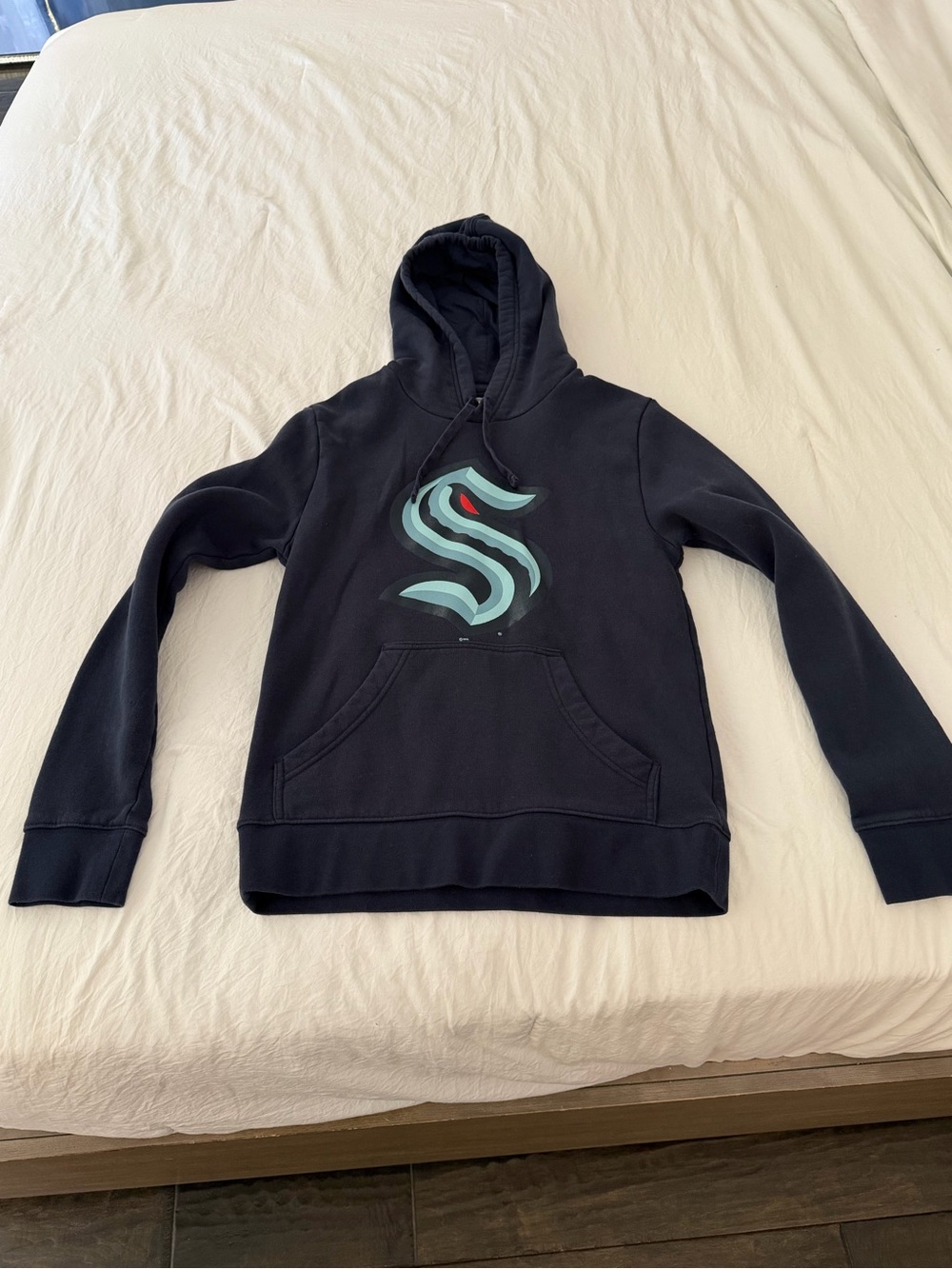 Fanatics Seattle kraken  Hoodie with Teal and Red Graphic S